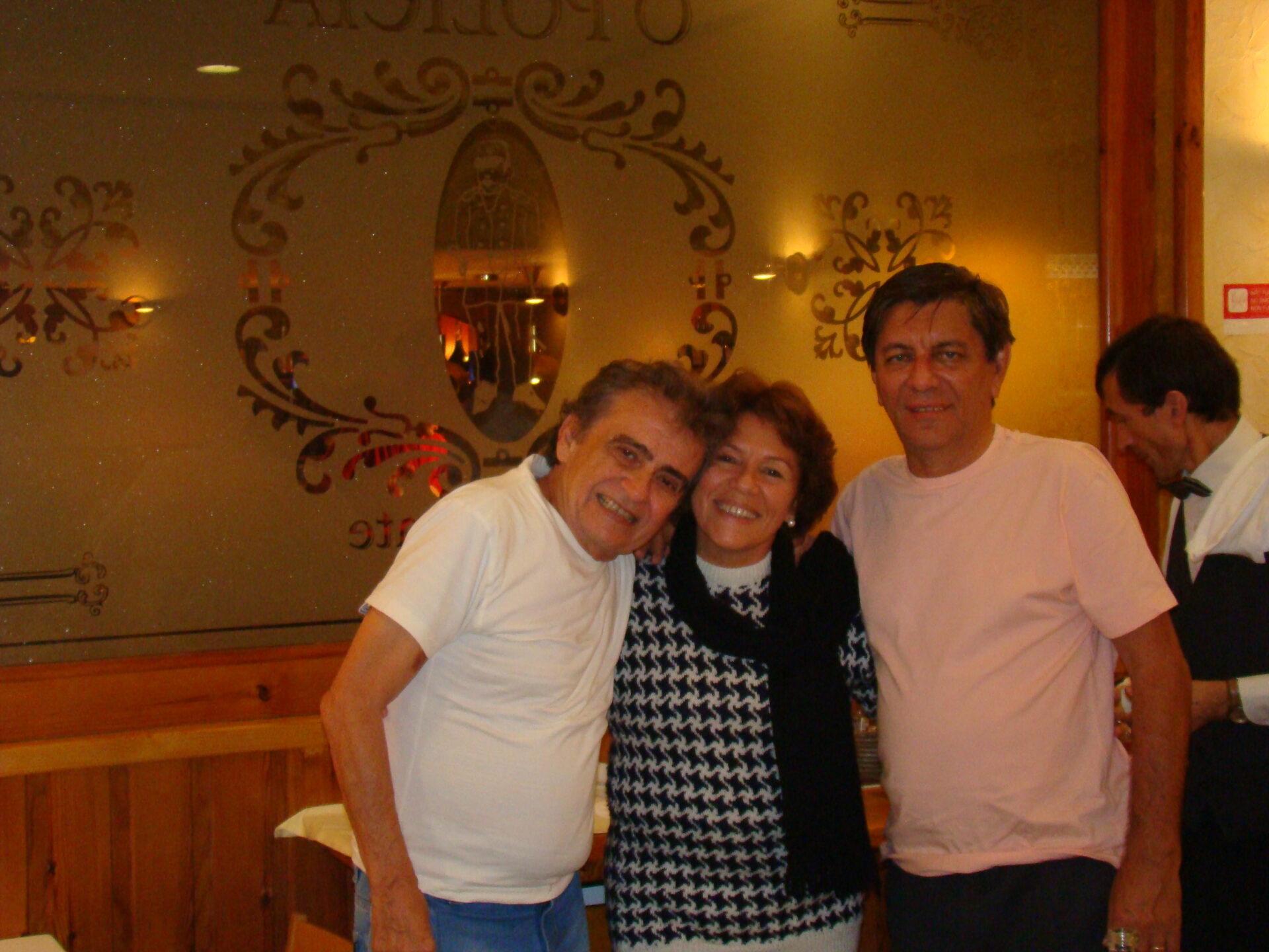Lucio Brasiileiro, Sylowa e Sabino Henrique, nos restaurante Policia, em Lisboa. Restaurante Policia, em Lis